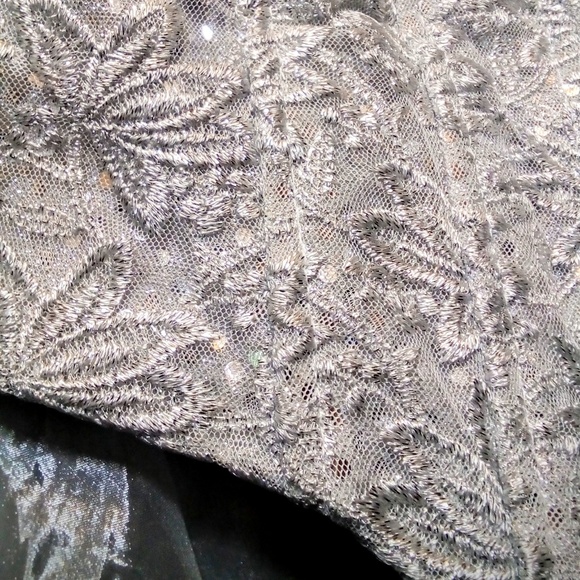 Beautiful Silver Prom/Costume Dress - Good condition - Picture 5 of 7